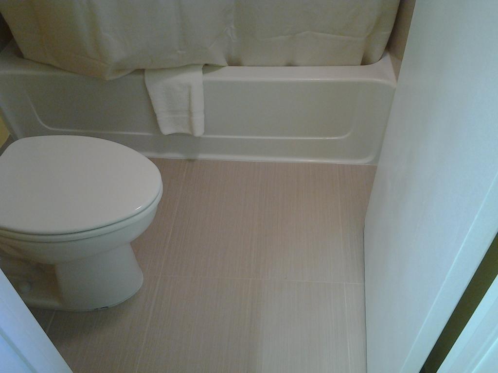 Elkton Lodge Room photo