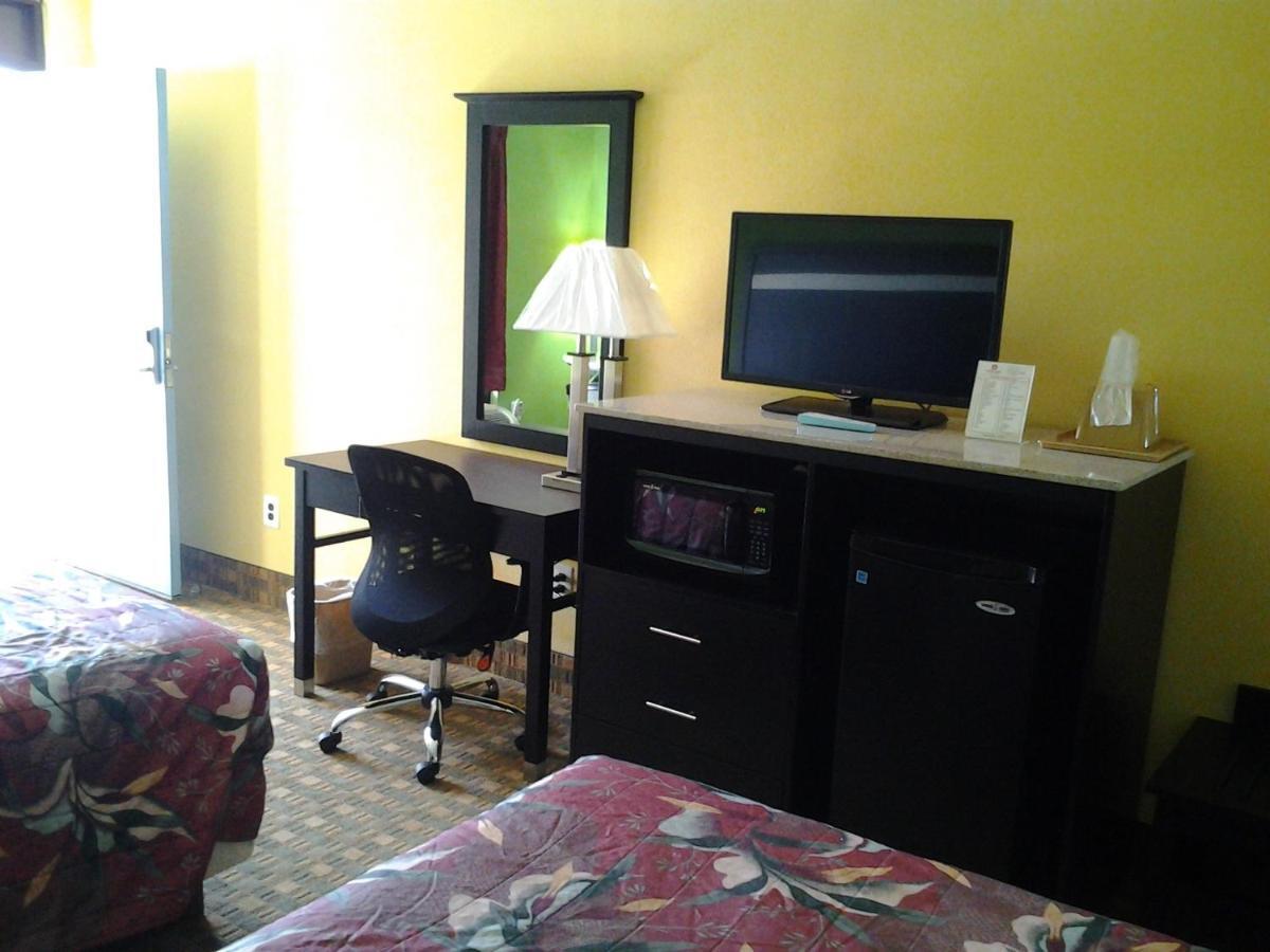 Elkton Lodge Room photo